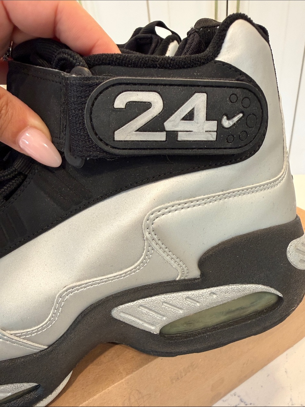 Men’s Nike Air Griffey Max 1 in Metallic Platinum/Black. - Picture 5 of 5